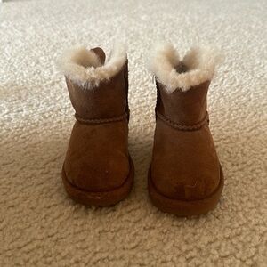 Ugg boots with bow detail. Toddler/little girl size 6.